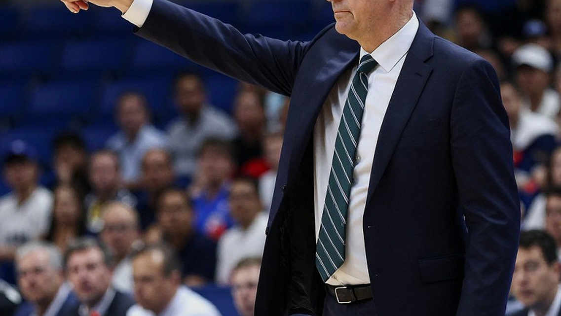 Đọc Bàn Chân, Không Đọc Số Áo: Nhật Ký Săn Tin Chuyển Nhượng Giữa Mùa Giải NBA