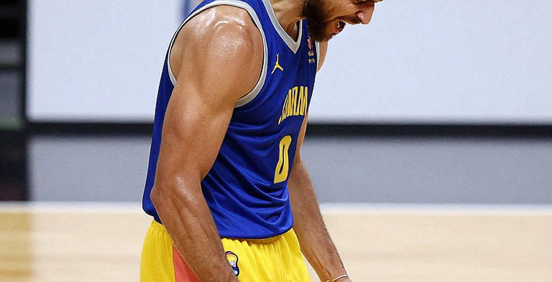 Mike James chính thức ra mắt Anadolu Efes: Chiến thắng hẹp 76-71 trước Trabzonspor